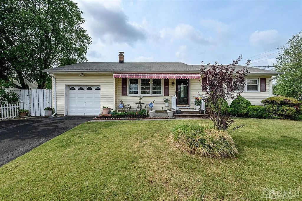 1462 Cedarwood Dr photo 1