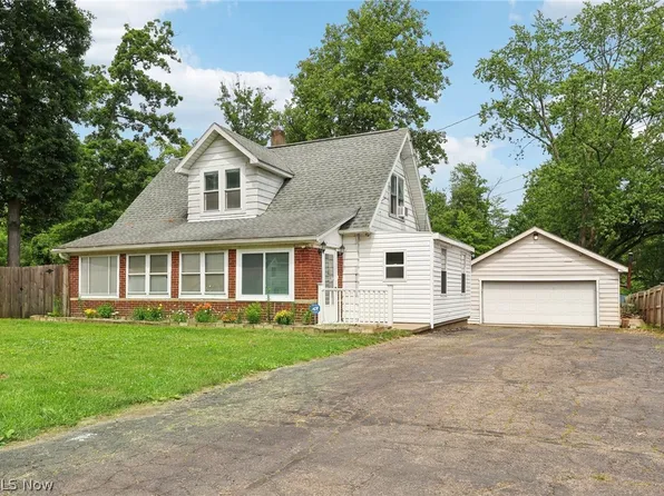 1633 Ambre Dr, Akron, OH 44312
