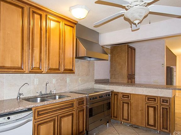 5th image of 10078 Sunland Blvd