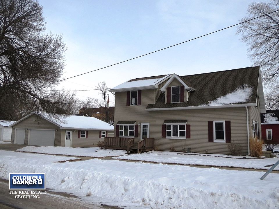 Move In Ready & 3 Car Garage!