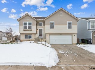 19351 V St, Omaha, NE 68135