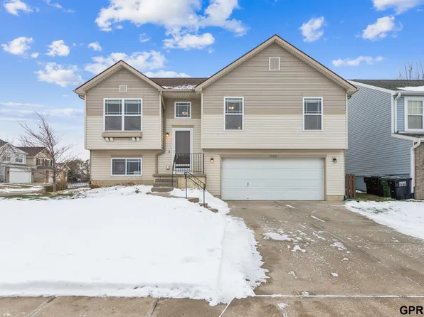 19351 V St, Omaha, NE 68135