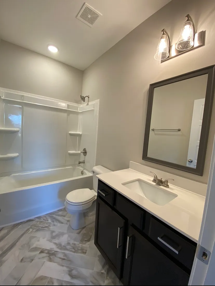 1040 Glenkirk Drive - E — Photo 2