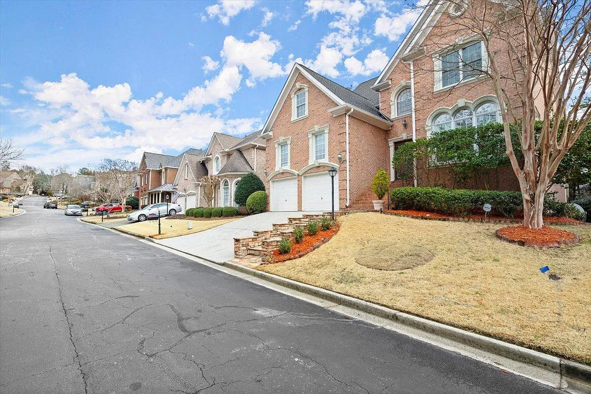 875 Wescott Ln — Photo 4