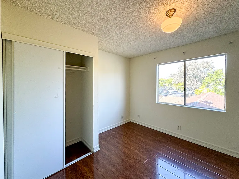 4554 Russell Ave #2 — Photo 12