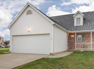 2 Rounds Rd, Bloomington, IL 61704