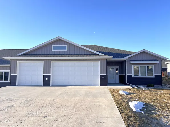 221 Colt Ave, Bismarck, ND 58503