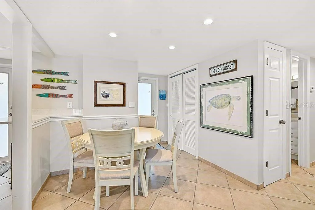 2 bed, 2.0 bath, 1043 sqft, $10,770 — Photo 4
