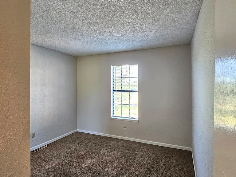 10904 McKinley Dr — Photo 12