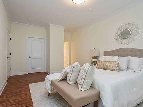 2nd image of 6 N Doughty Ave APT 202