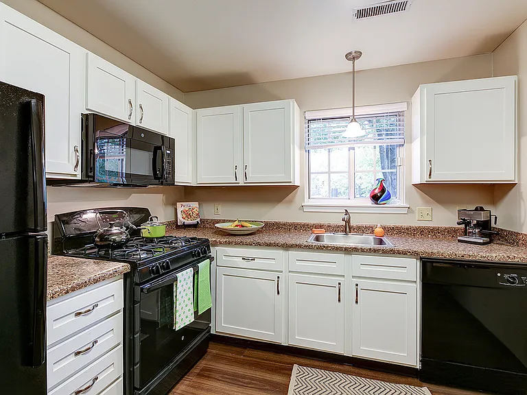 Hunters Hollow Apartments — Photo 7
