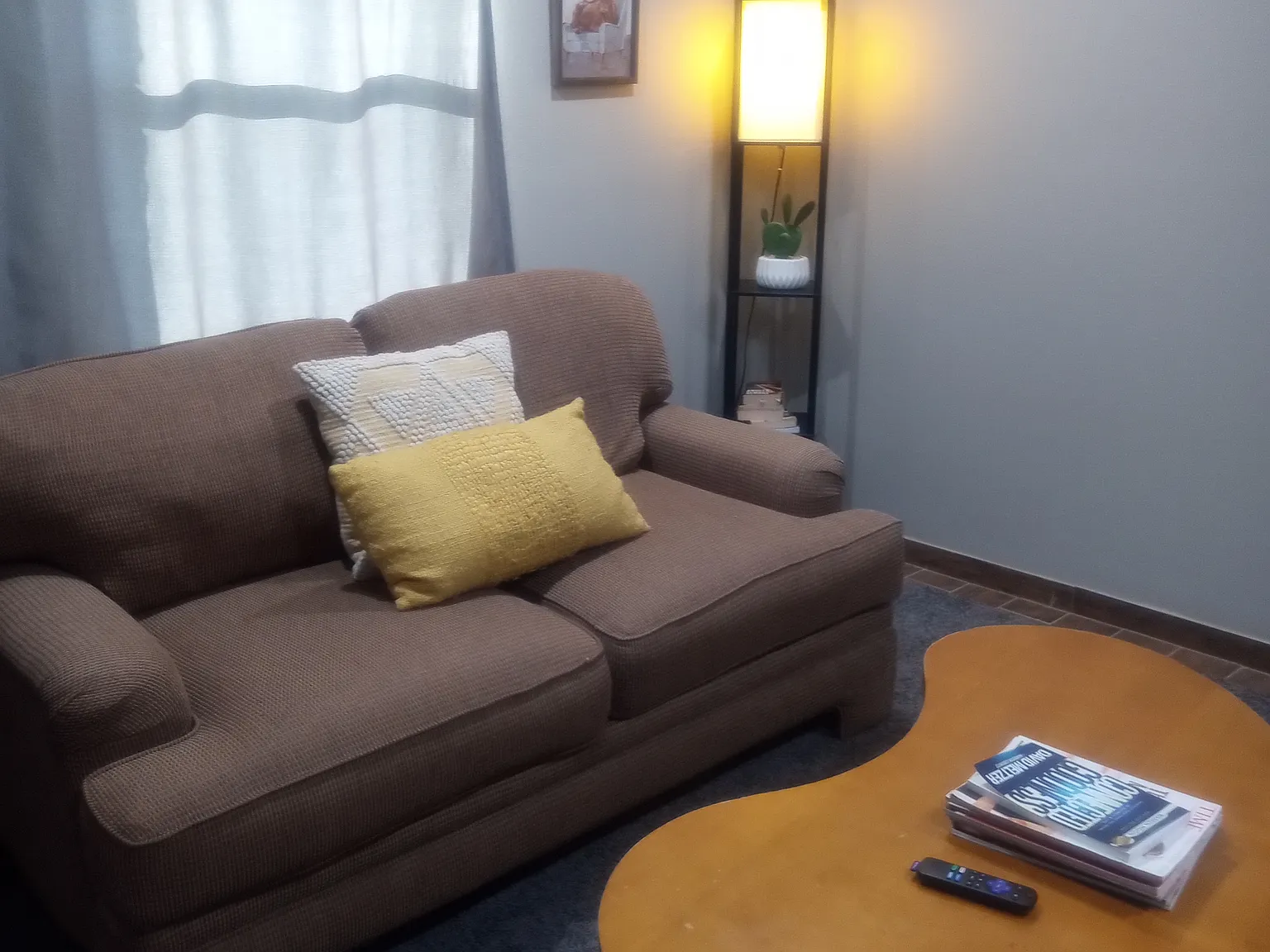 Garage Studio Apartment — Photo 3