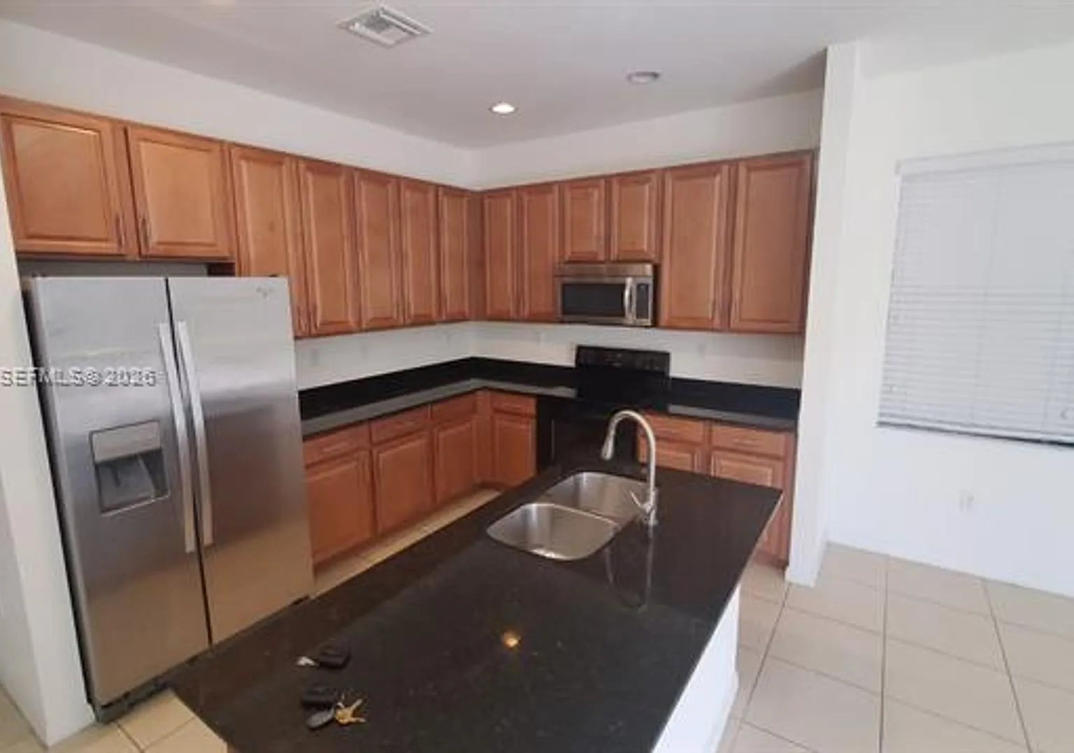 652 NE 191st Ter # 652, Miami, FL 33179 — Photo 1