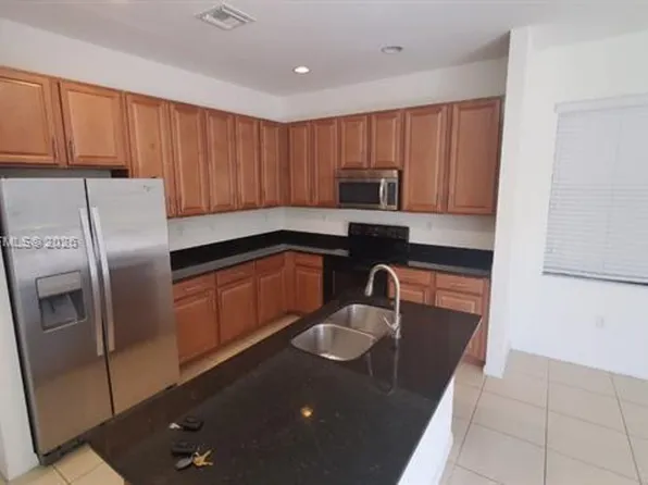 652 NE 191st Ter #652, Miami, FL 33179