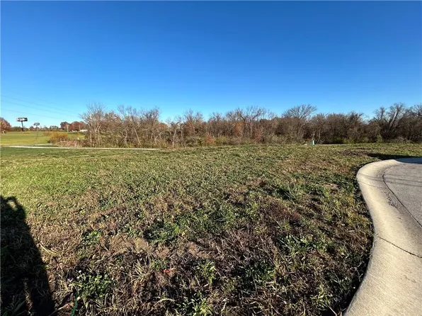 708 NE Pavilion Dr, Blue Springs, MO 64029