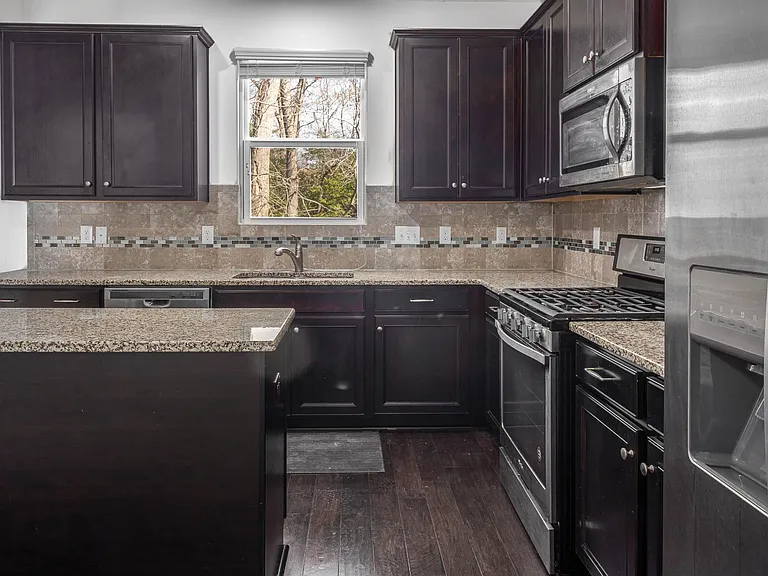 105 Spring Pine Ln — Photo 11