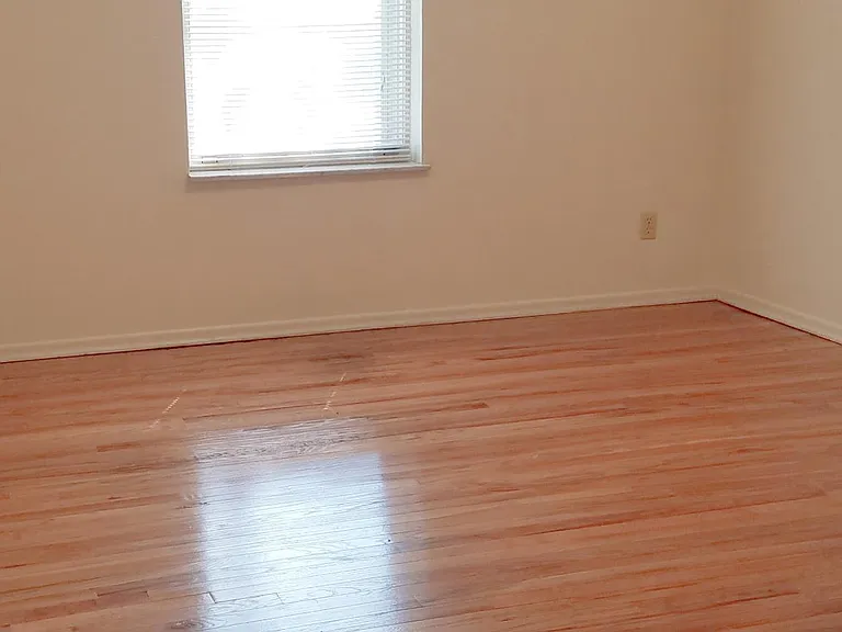 2103 Bartlett St — Photo 10