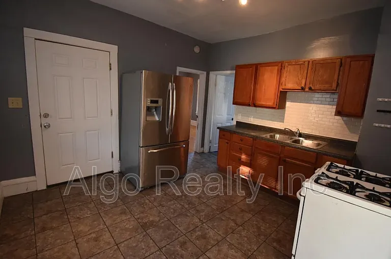 2411 Golden Valley Rd #2 — Photo 4
