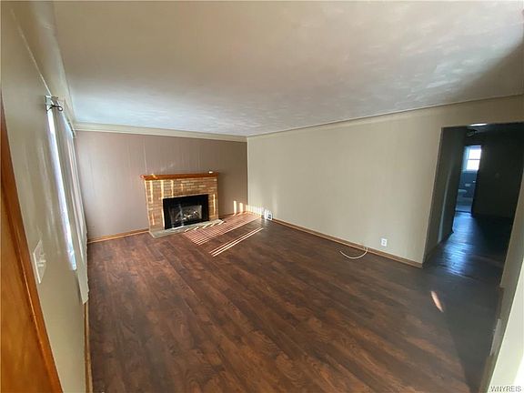 3rd image of 39 Pierpont Ave