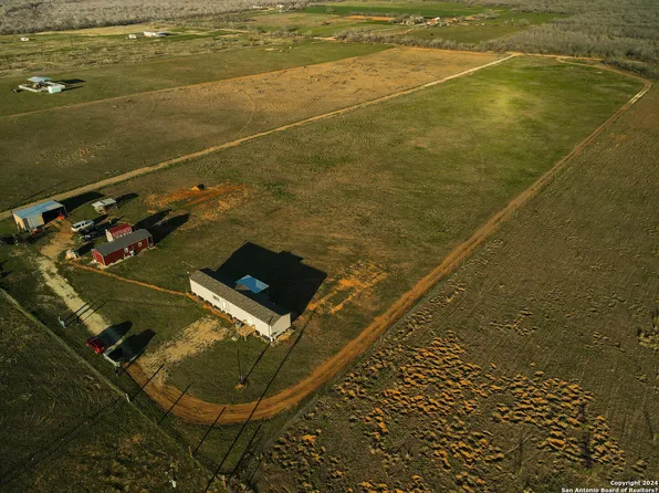 2227 County Road 2300, Pearsall, TX 78061