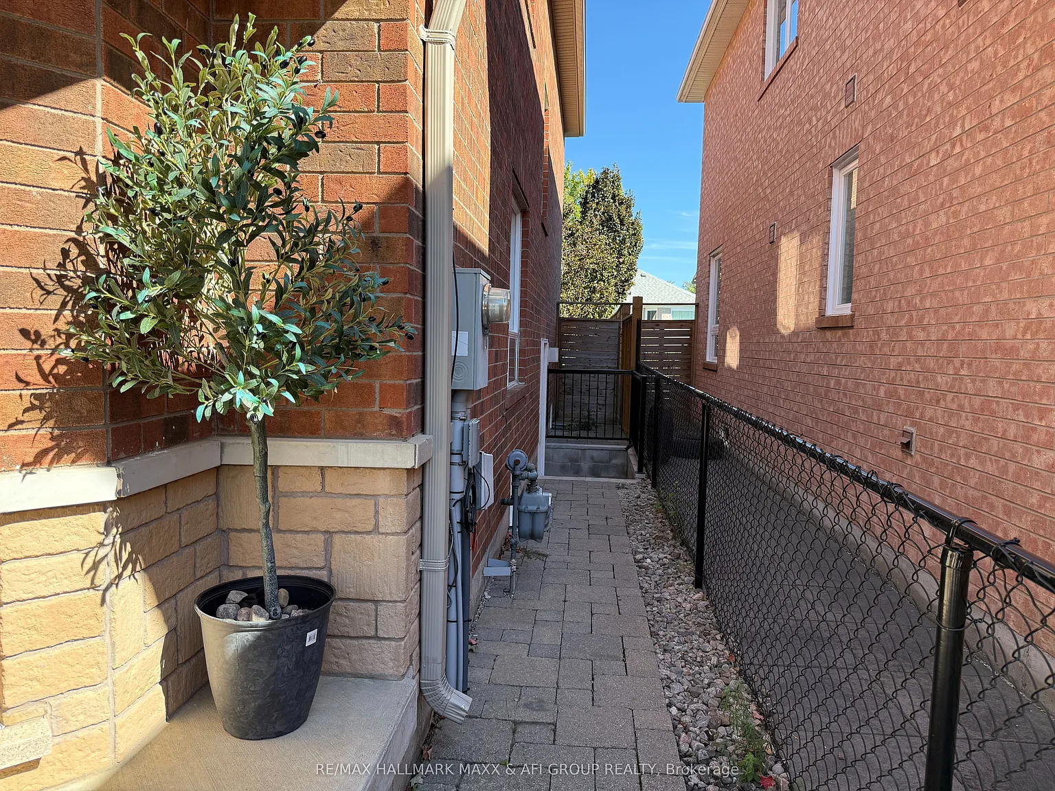 2 bed, $1,780 — Photo 2