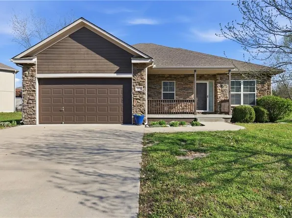 1611 NW Nicholas Dr, Grain Valley, MO 64029