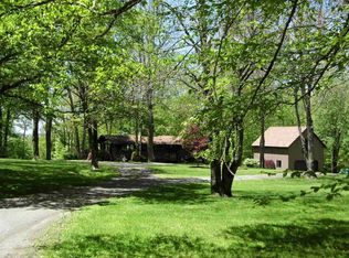 16 Berry Ln, Pawling, NY 12564