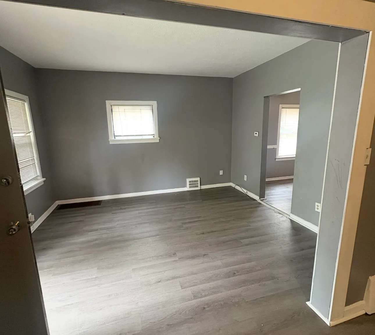 3 bed, 1080 sqft, $1,300 — Photo 4