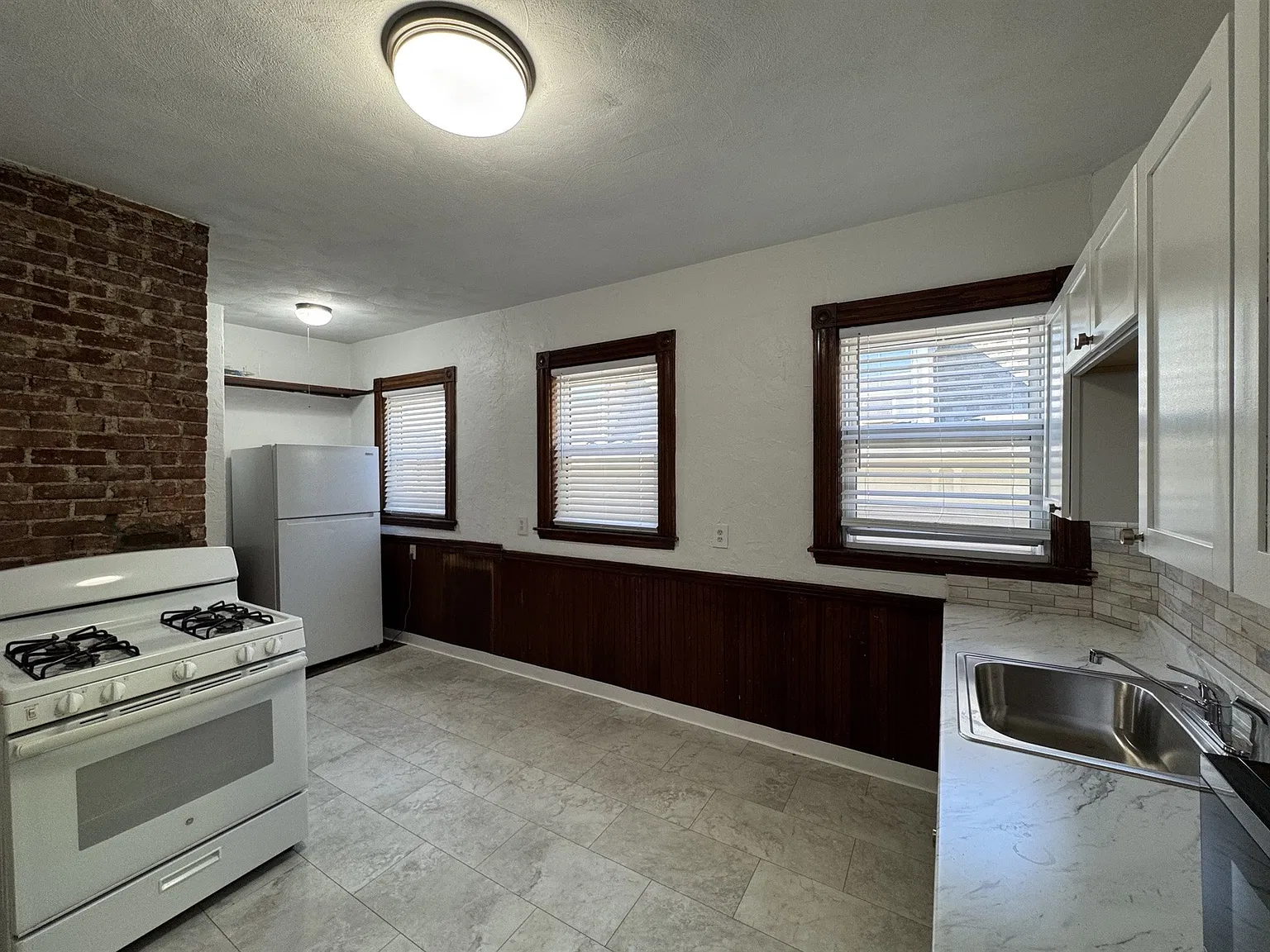 3 bed, 1100 sqft, $3,600 — Photo 3