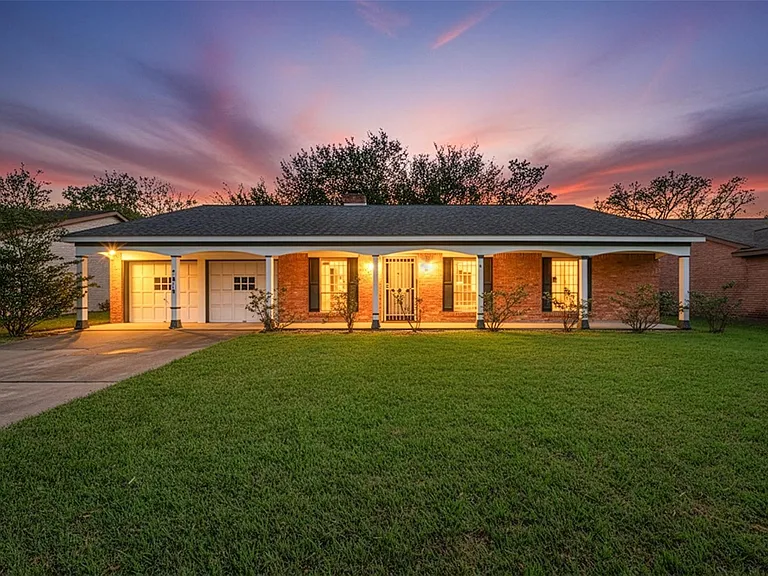 7015 Pella Dr — Photo 1