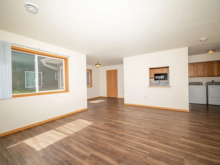 1338 Mark Ave — Photo 7