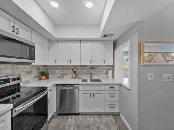 102 Villa Circle, Atlantis, FL 33462