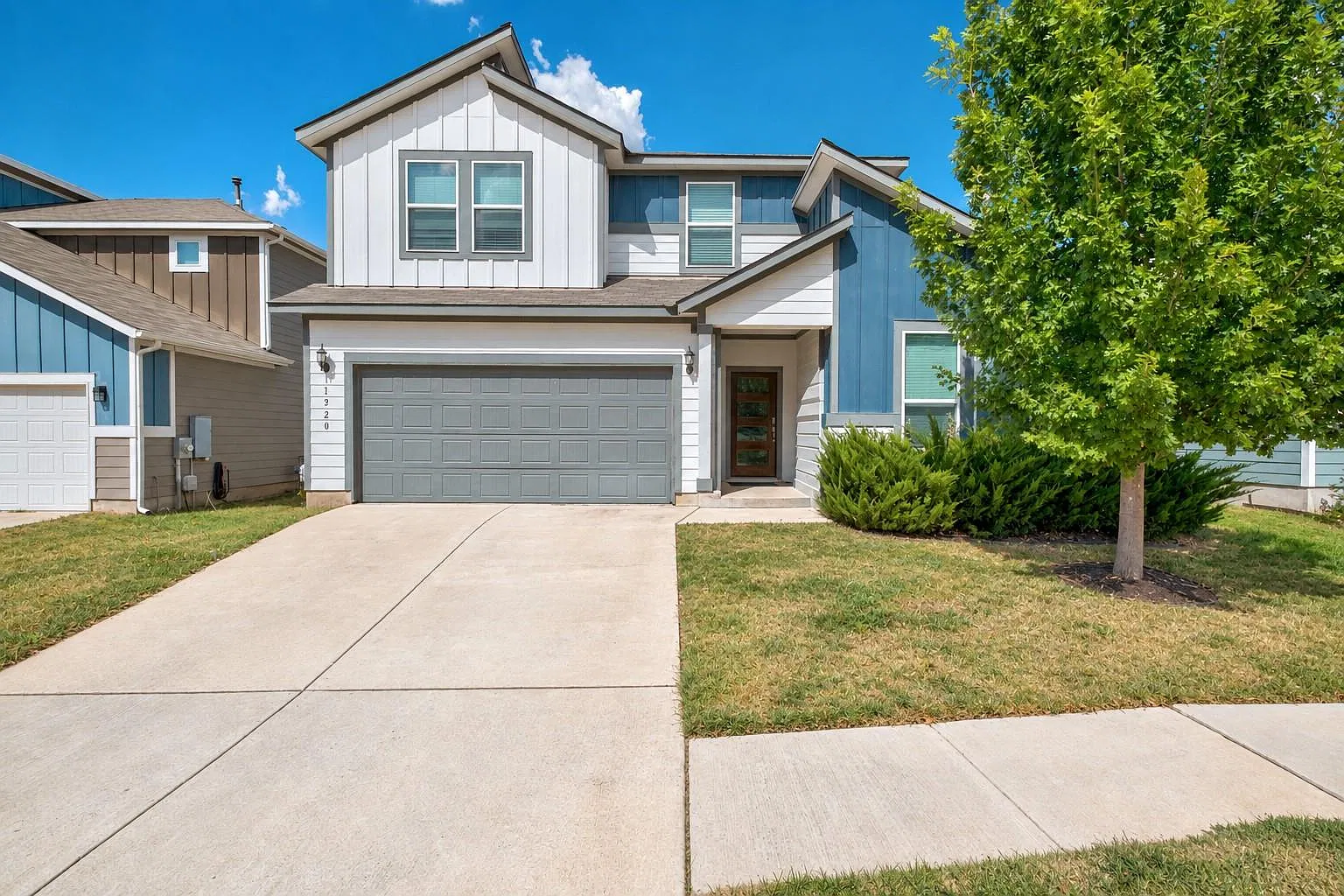 3 bed, 2.5 bath, 2322 sqft, $2,600 — Photo 1