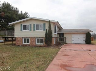 25875 Longview Rd, Hopedale, IL 61747