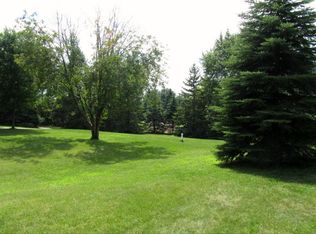 8805 Sunset Trl, Chanhassen, MN 55317