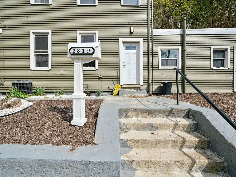 2819 Spring Garden Ave — Photo 2