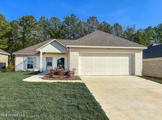 949 Riverside Ln, Pearl, MS 39208