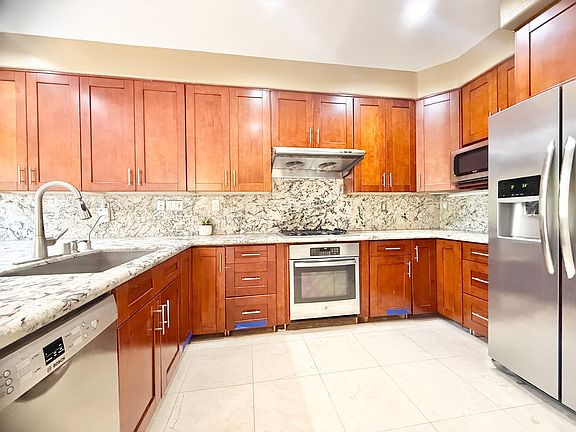 5th image of 4540 Da Vinci St