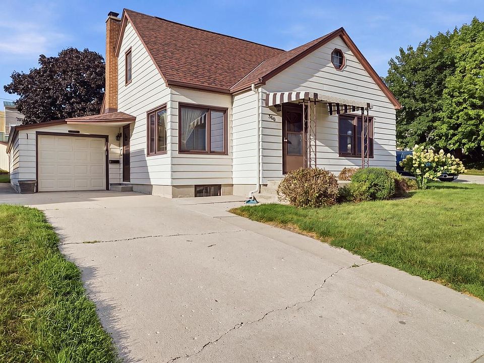 1st image of 300 St Rose AVENUE