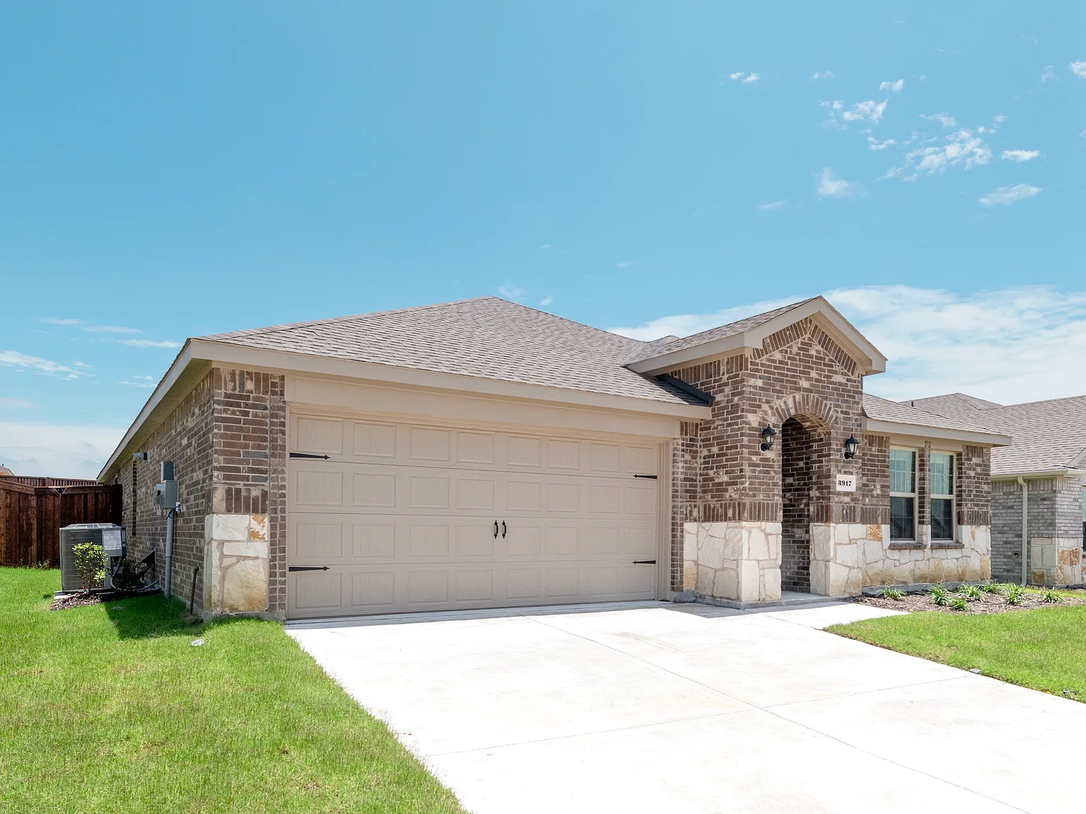 4 bed, 2119 sqft, $2,550 — Photo 2