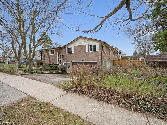 3rd image of 3 Inadale Ct