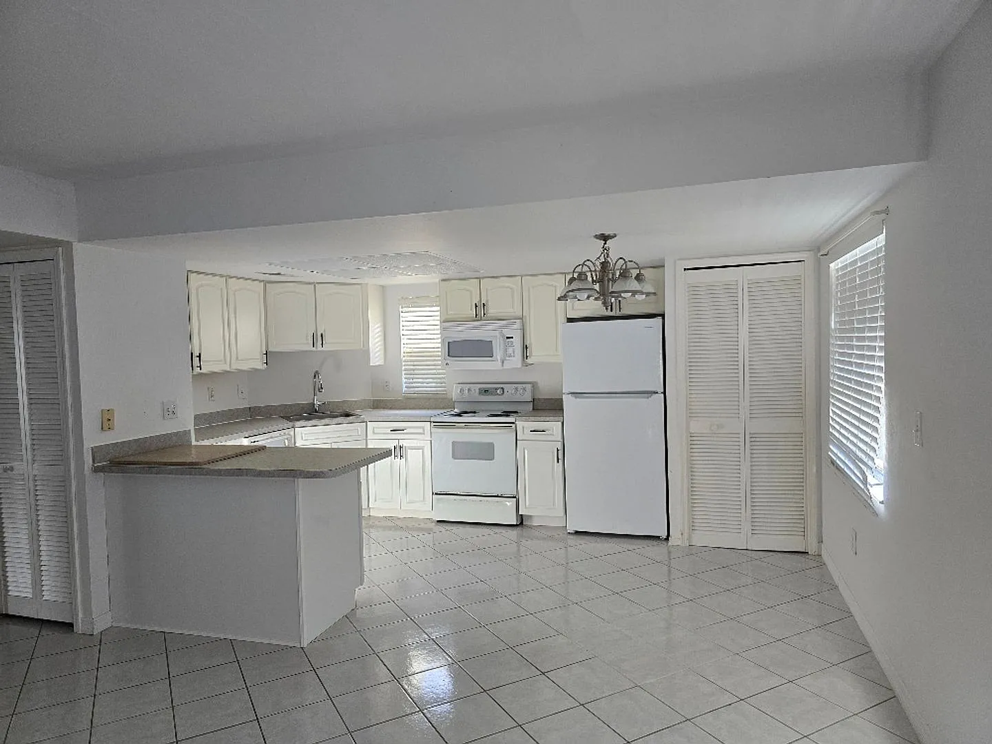 Great Location 2 Bedroom 1.5 bath First Floor Condo off Chiquita and Cape Coral Pkwy — Photo 3