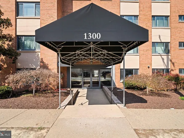 1300 S Arlington Ridge Rd APT 702, Arlington, VA 22202