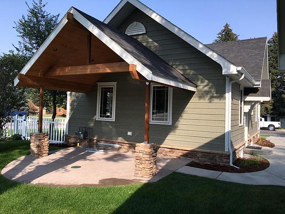 2nd image of 898 N Burritt Ave