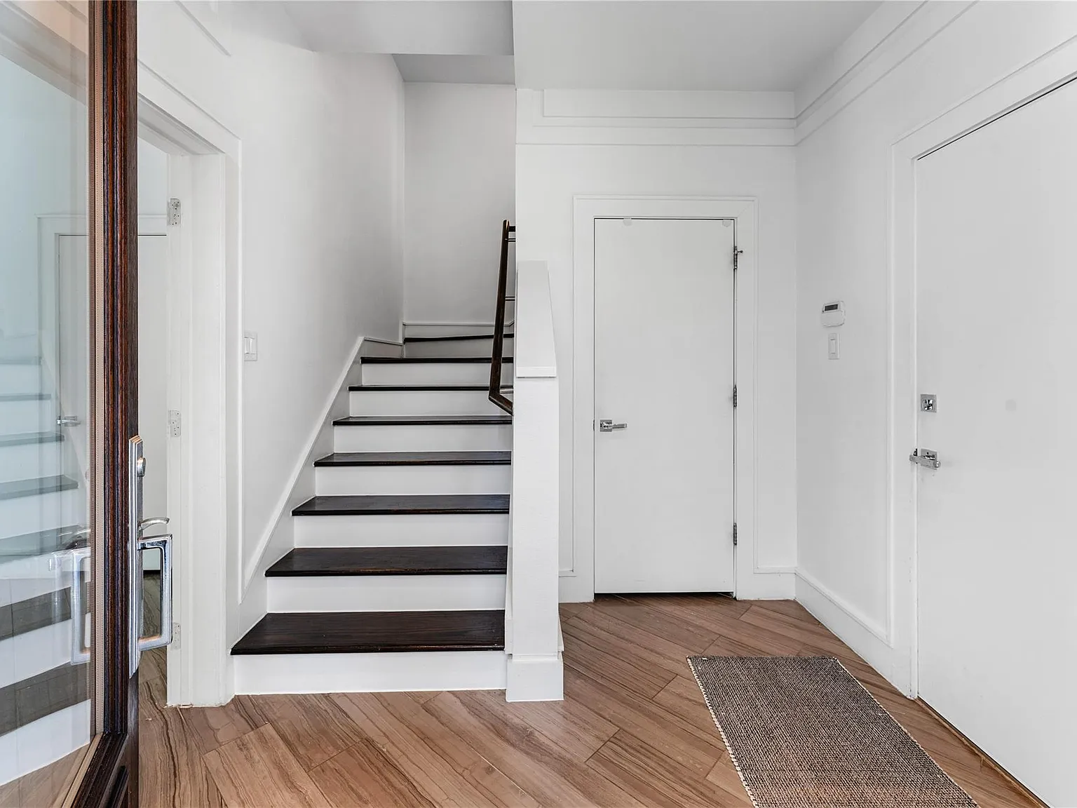 3 bed, 3.5 bath, 2408 sqft, $4,200 — Photo 3