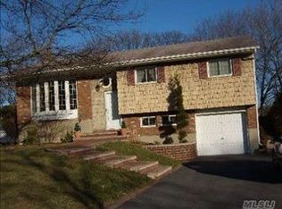 7 Weston Ln, Smithtown, NY 11787