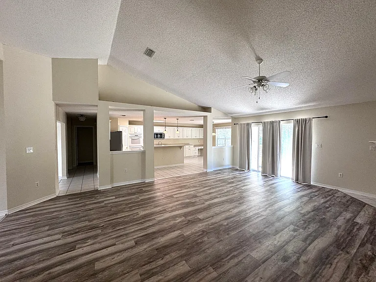 2308 Valley Pl — Photo 2