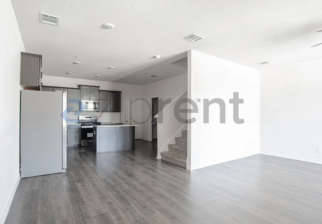 3 bed, 2.5 bath, 1854 sqft, $2,600 — Photo 3