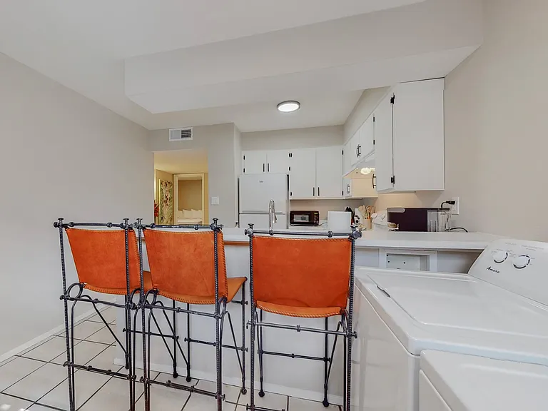 Alvarado Dr NE — Photo 15