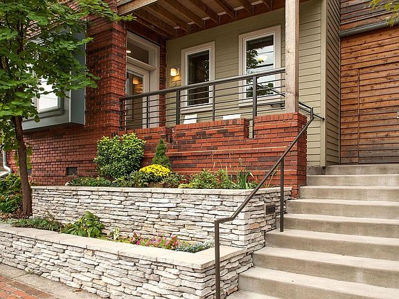 Entrance on 5th Ave North